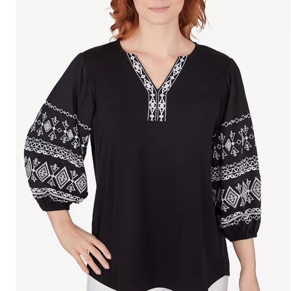 Ruby Rd Woman Black With White Embroidery 3/4 Bell Sleeve Top Size 2X - Picture 1 of 10